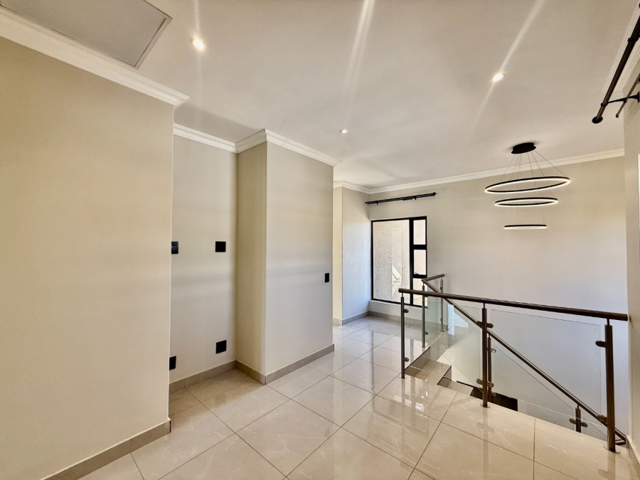 To Let 4 Bedroom Property for Rent in Melodie North West